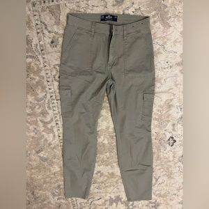 Hollister High Rise Super Skinny Cargo Pants, Olive Green, Size 7R/6R (W 28R)